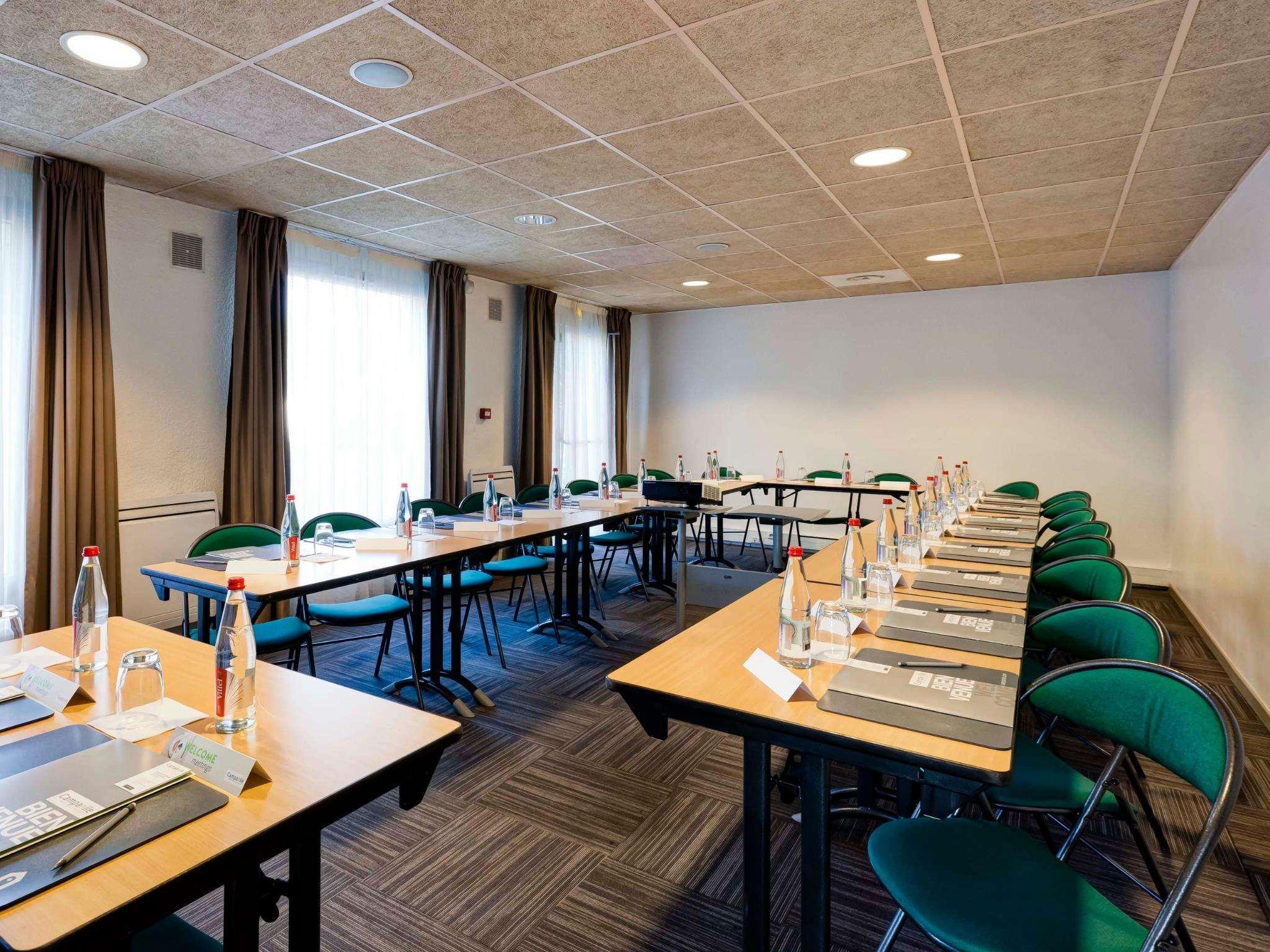 Campanile Evry Ouest - Corbeil Essonnes Hotel Kültér fotó