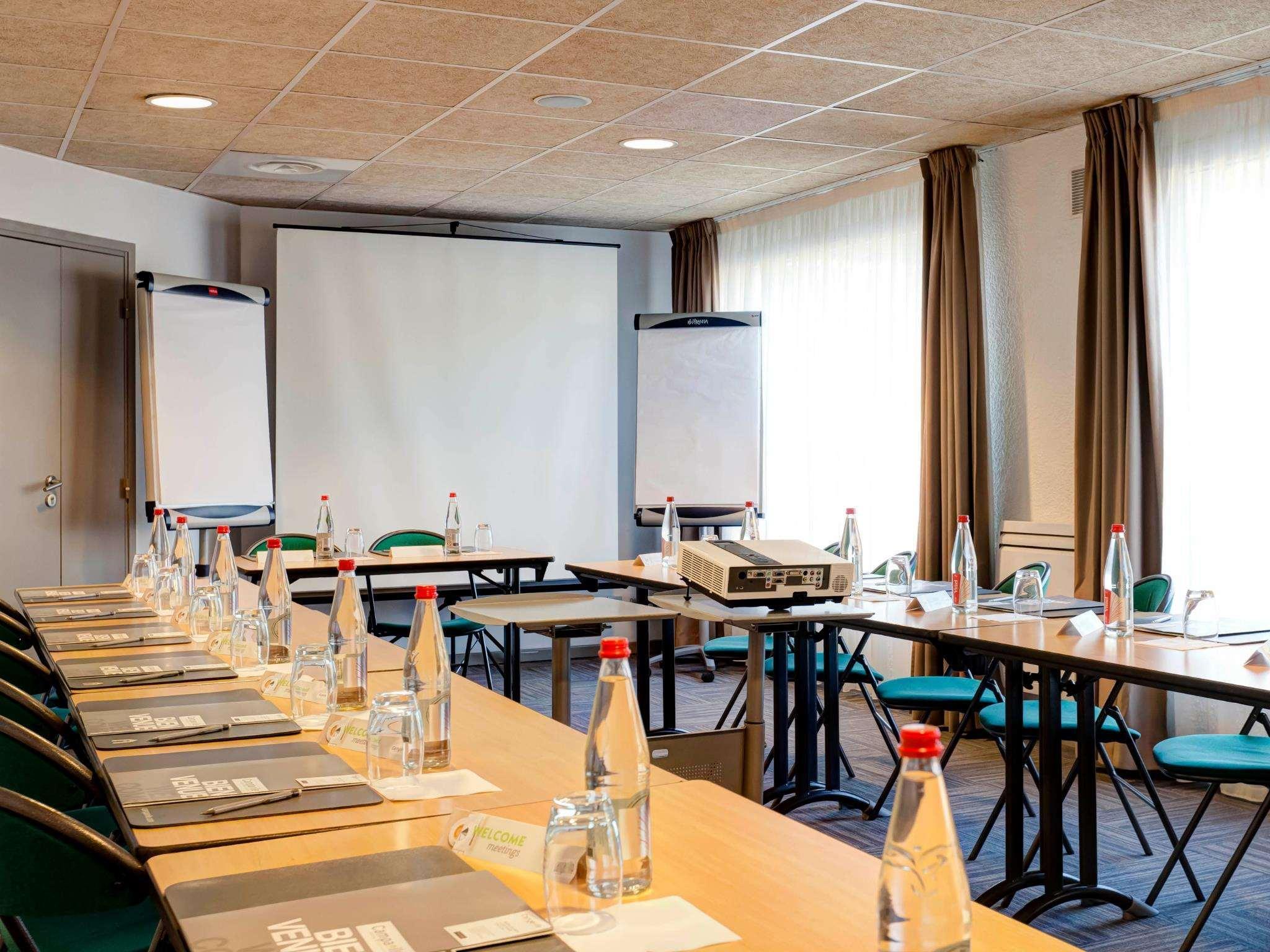 Campanile Evry Ouest - Corbeil Essonnes Hotel Kültér fotó