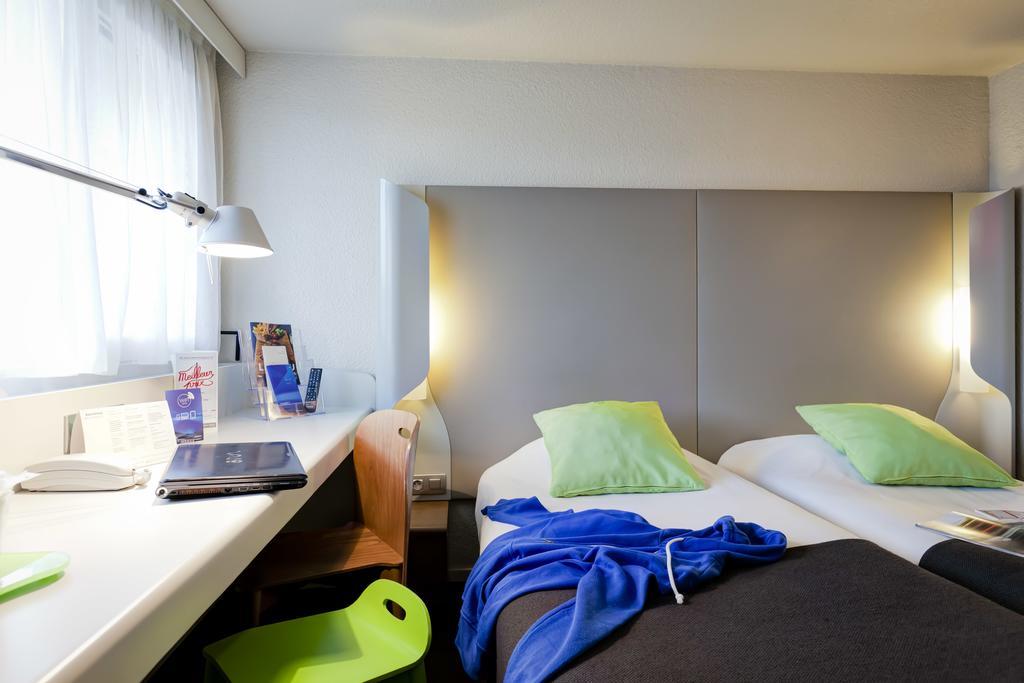 Campanile Evry Ouest - Corbeil Essonnes Hotel Kültér fotó